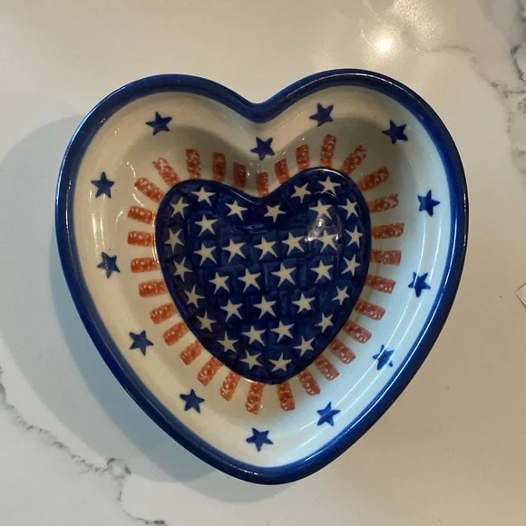 Polish pottery, Americana used it as a dish or has place to hang on wall. - Picture 1 of 4